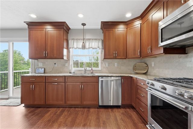 2225 Watchfield Dr, South Park, PA 15129
