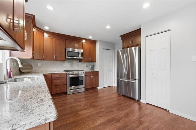 2225 Watchfield Dr, South Park, PA 15129