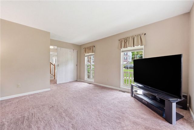 2225 Watchfield Dr, South Park, PA 15129
