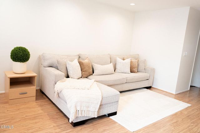6727 Wordsworth Way, Ventura, CA 93003