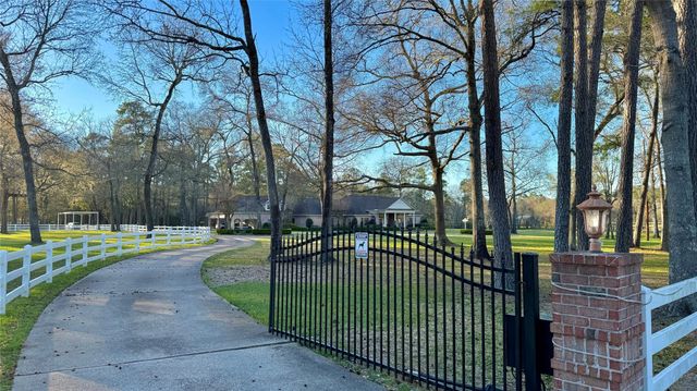 15216 Saddlewood Drive, Conroe, TX 77384