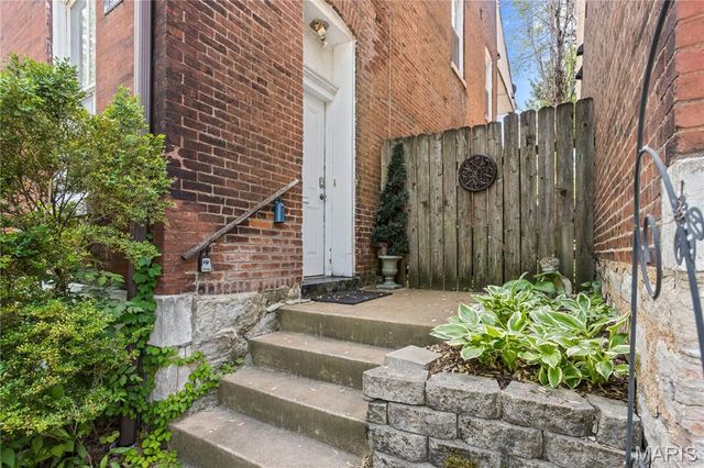 2218 Wyoming Street, St Louis, MO 63118