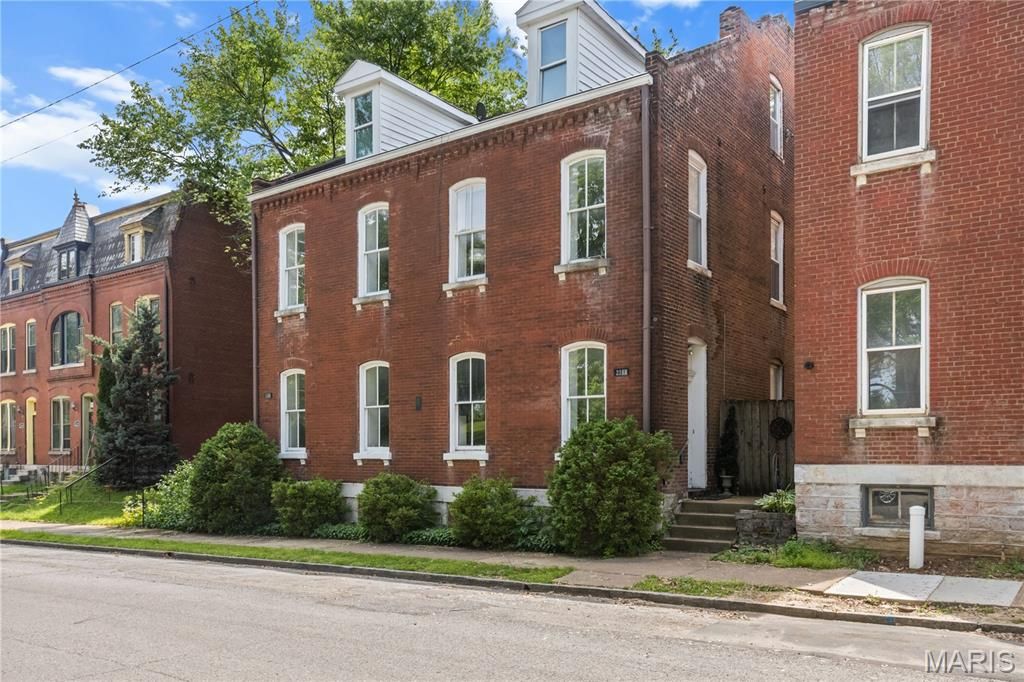 2218 Wyoming Street, St Louis, MO 63118
