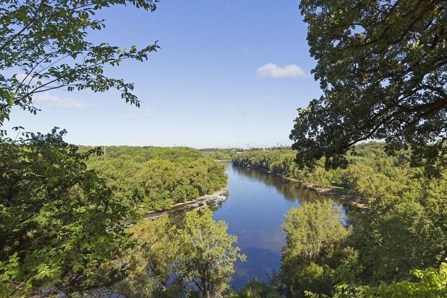 896 Mississippi River Boulevard S, Saint Paul, MN 55116