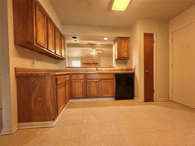 1822 Willow Bend, Wharton, TX 77488