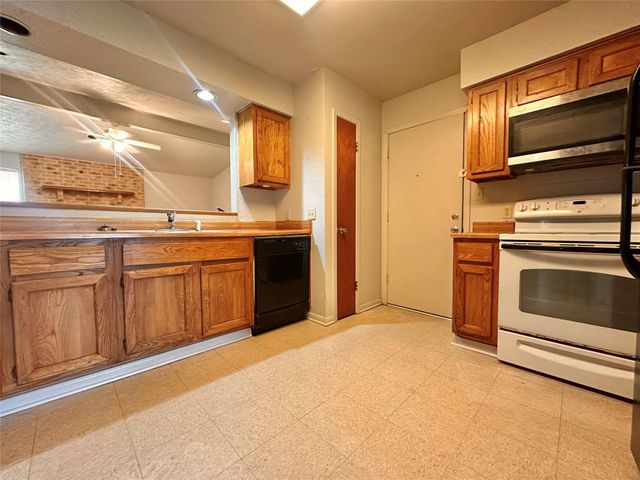 1822 Willow Bend, Wharton, TX 77488