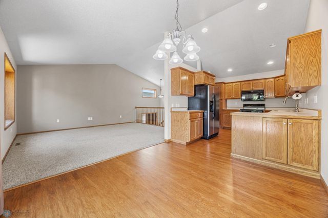 2812 Wheatland Drive S, Fargo, ND 58103