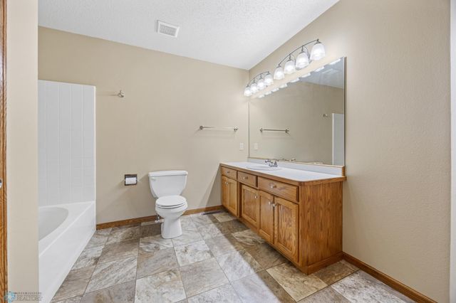 2812 Wheatland Drive S, Fargo, ND 58103