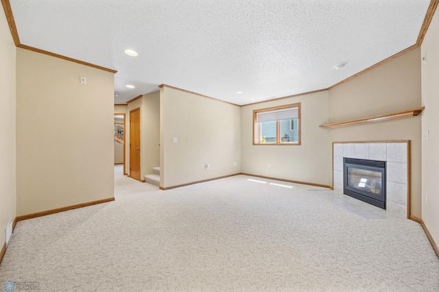 2812 Wheatland Drive S, Fargo, ND 58103