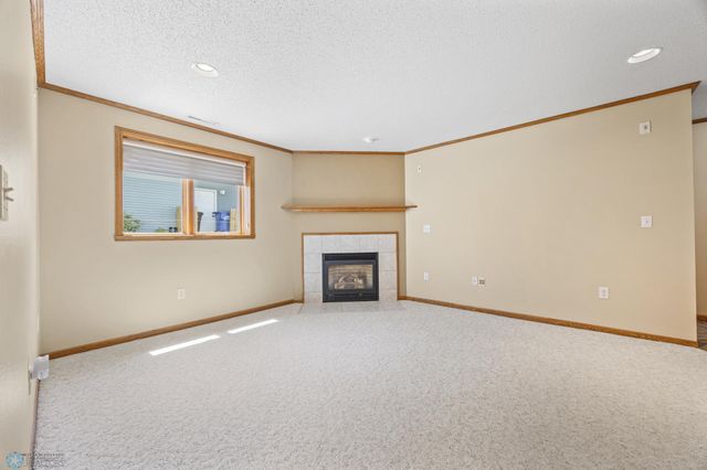 2812 Wheatland Drive S, Fargo, ND 58103