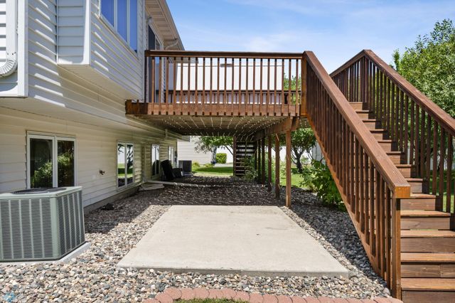 2812 Wheatland Drive S, Fargo, ND 58103