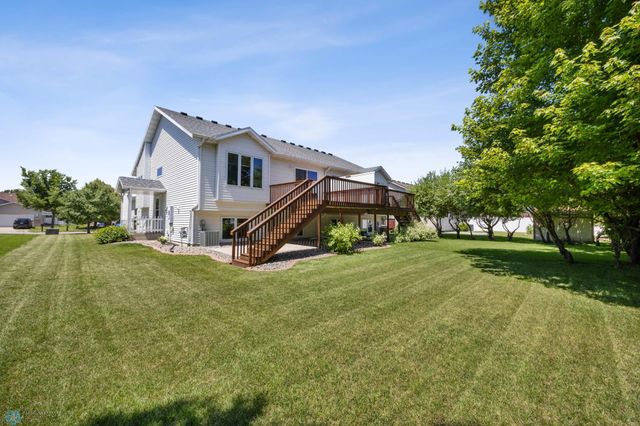 2812 Wheatland Drive S, Fargo, ND 58103