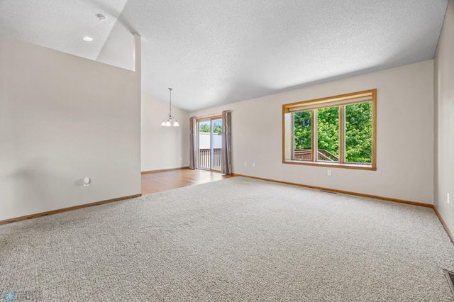 2812 Wheatland Drive S, Fargo, ND 58103
