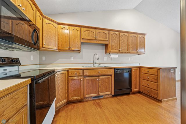 2812 Wheatland Drive S, Fargo, ND 58103