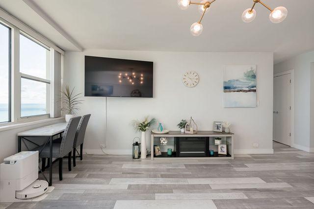 1150 N Lake Shore Drive 20E, Chicago, IL 60611