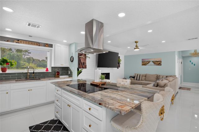 623 County Road 687, Angleton, TX 77515