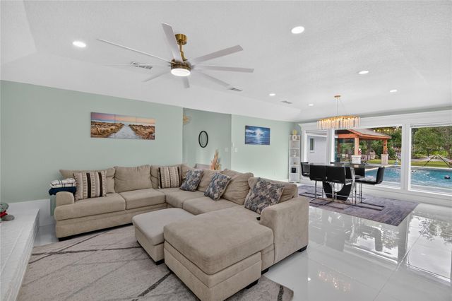 623 County Road 687, Angleton, TX 77515