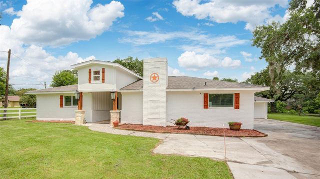 623 County Road 687, Angleton, TX 77515