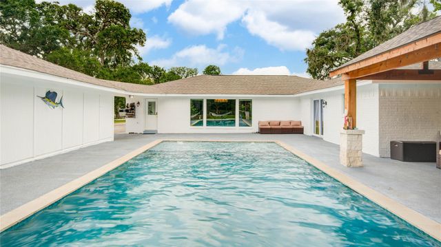 623 County Road 687, Angleton, TX 77515
