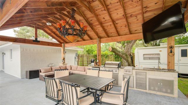 623 County Road 687, Angleton, TX 77515