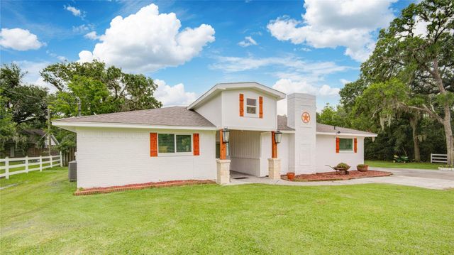 623 County Road 687, Angleton, TX 77515