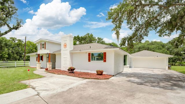 623 County Road 687, Angleton, TX 77515