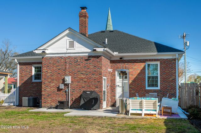 121 W Market Street, Hertford, NC 27944