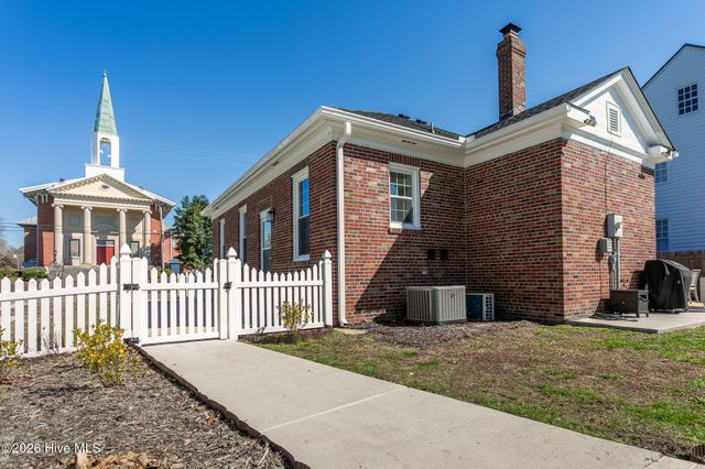 121 W Market Street, Hertford, NC 27944