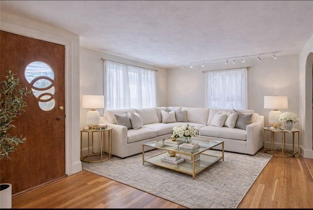 88 Pawtucket Avenue, East Providence, RI 02916