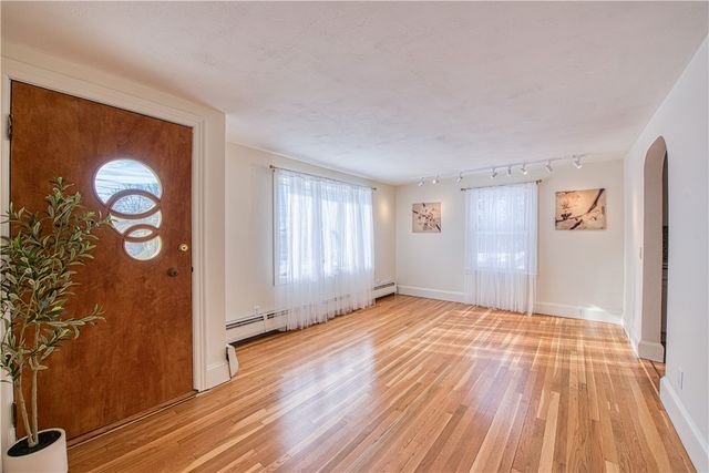 88 Pawtucket Avenue, East Providence, RI 02916