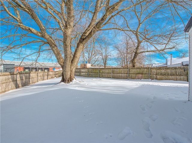 88 Pawtucket Avenue, East Providence, RI 02916