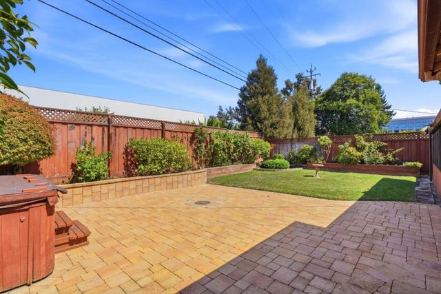 333 G Street, Redwood City, CA 94063