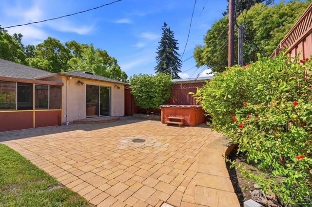 333 G Street, Redwood City, CA 94063