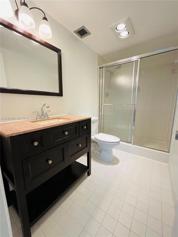 919 Hillcrest Dr 302, Hollywood, FL 33021