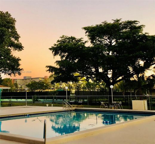 919 Hillcrest Dr 302, Hollywood, FL 33021