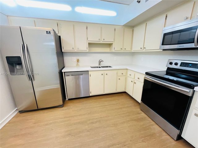 919 Hillcrest Dr 302, Hollywood, FL 33021