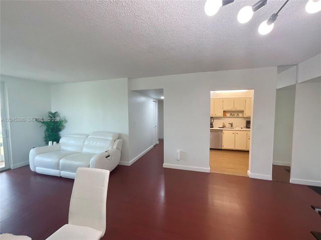 919 Hillcrest Dr 302, Hollywood, FL 33021