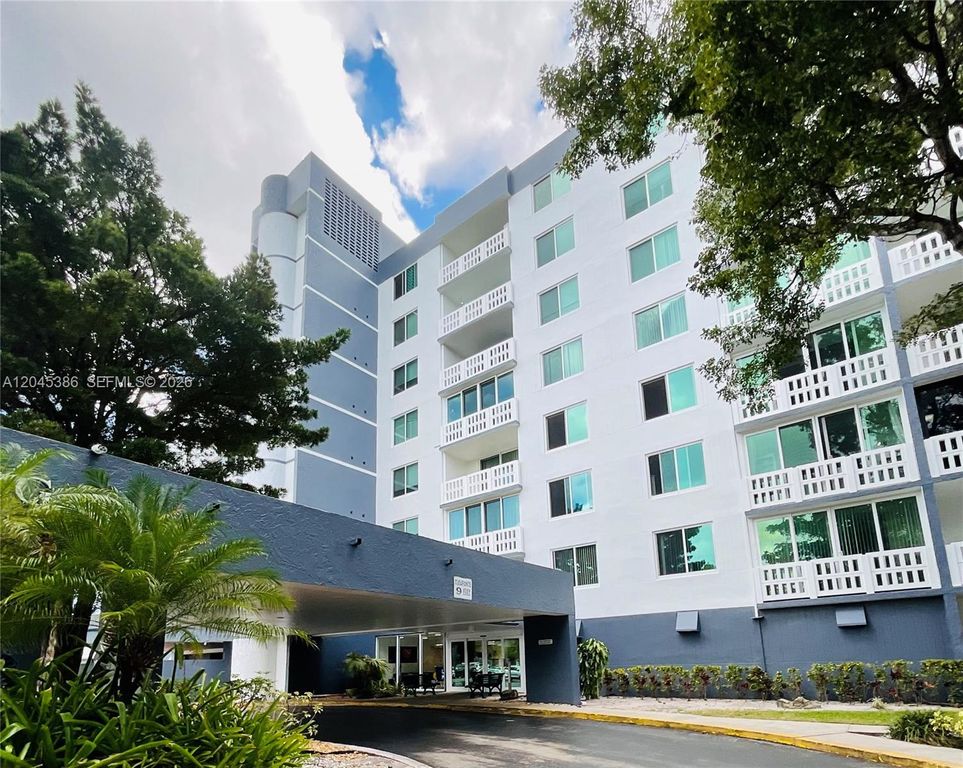 919 Hillcrest Dr 302, Hollywood, FL 33021
