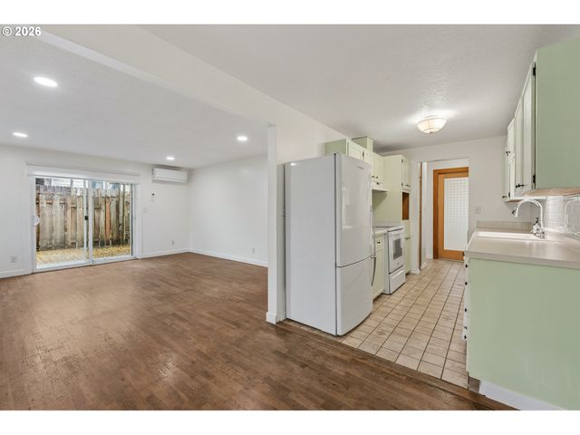 5566 Sw ERICKSON Ave, Beaverton, OR 97005