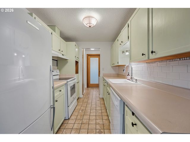 5566 Sw ERICKSON Ave, Beaverton, OR 97005