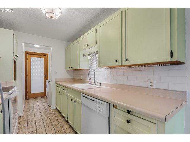 5566 Sw ERICKSON Ave, Beaverton, OR 97005