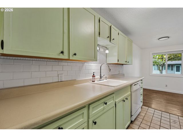 5566 Sw ERICKSON Ave, Beaverton, OR 97005