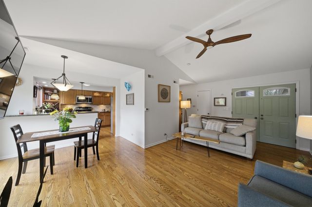 8005 Wildwood Lane, Darien, IL 60561