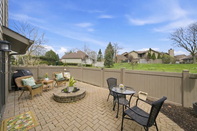 8005 Wildwood Lane, Darien, IL 60561