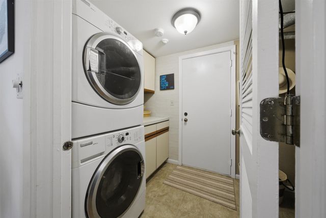 8005 Wildwood Lane, Darien, IL 60561