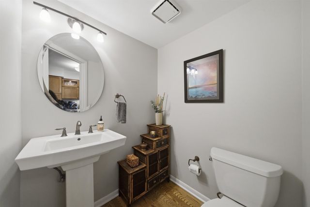 8005 Wildwood Lane, Darien, IL 60561