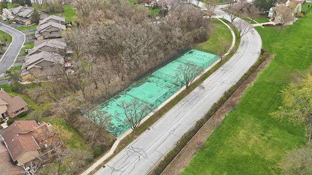 8005 Wildwood Lane, Darien, IL 60561