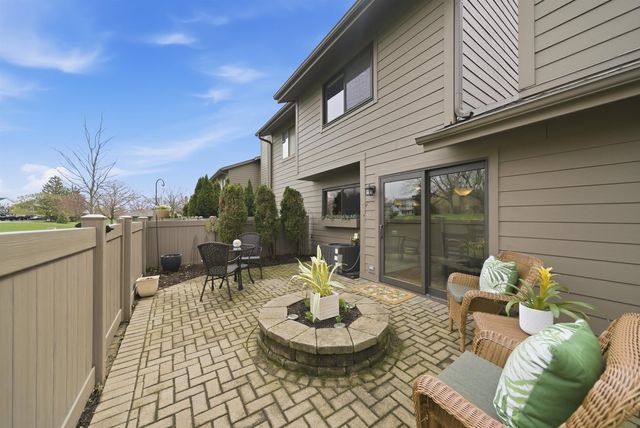 8005 Wildwood Lane, Darien, IL 60561