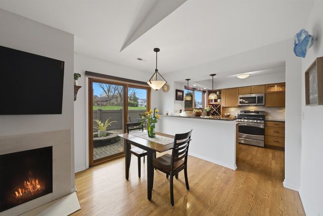 8005 Wildwood Lane, Darien, IL 60561