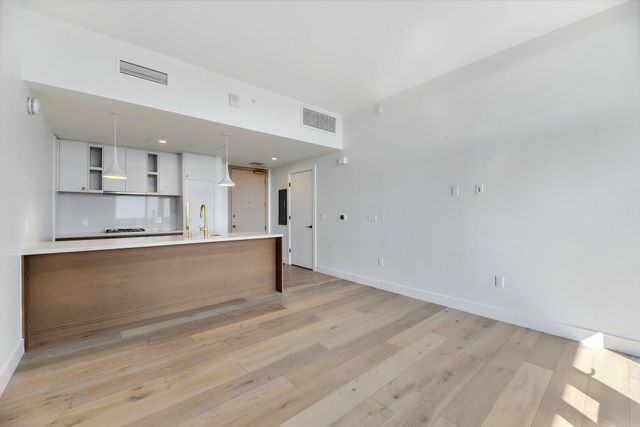 70 Rainey ST 1205, Austin, TX 78701